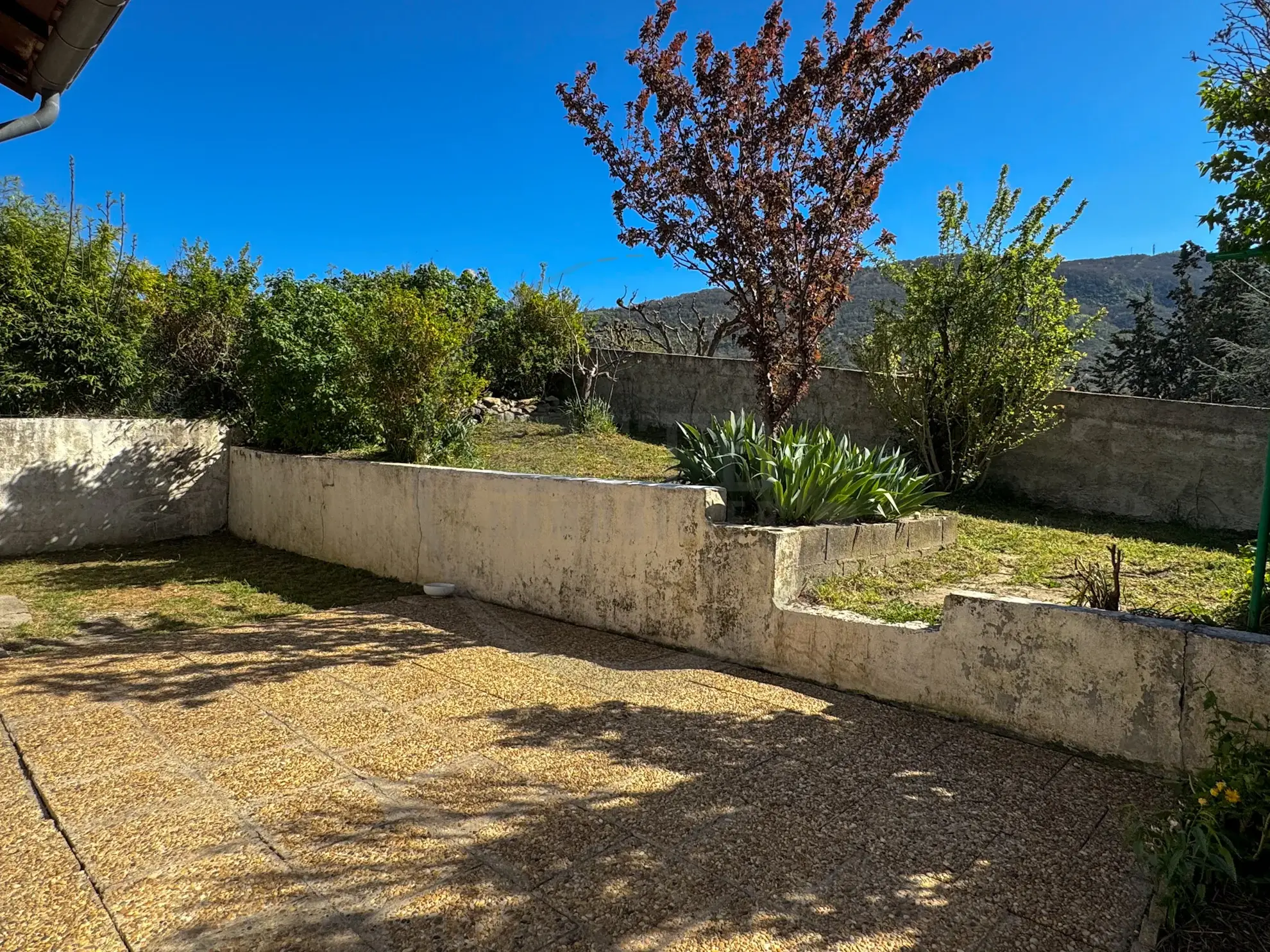 Maison mitoyenne de 89m² avec garage à Privas, Ardèche, secteur calme 