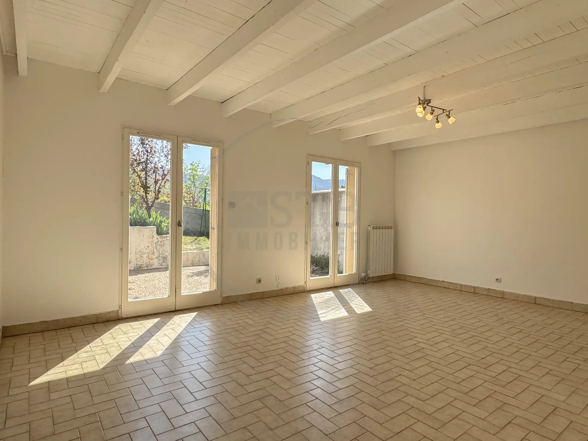 Maison mitoyenne de 89m² avec garage à Privas, Ardèche, secteur calme 