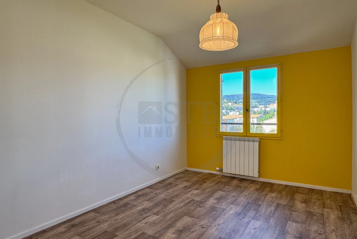 Maison mitoyenne de 89m² avec garage à Privas, Ardèche, secteur calme 