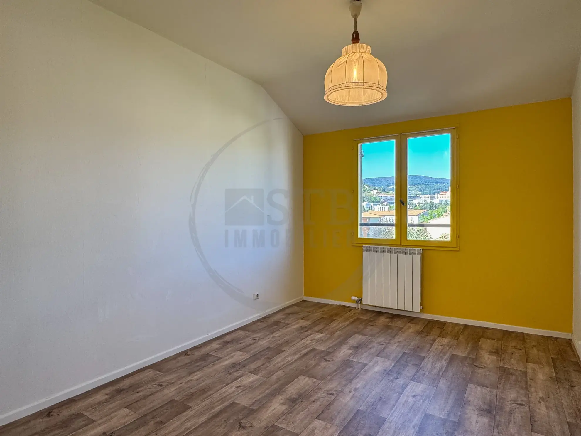 Maison mitoyenne de 89m² avec garage à Privas, Ardèche, secteur calme 