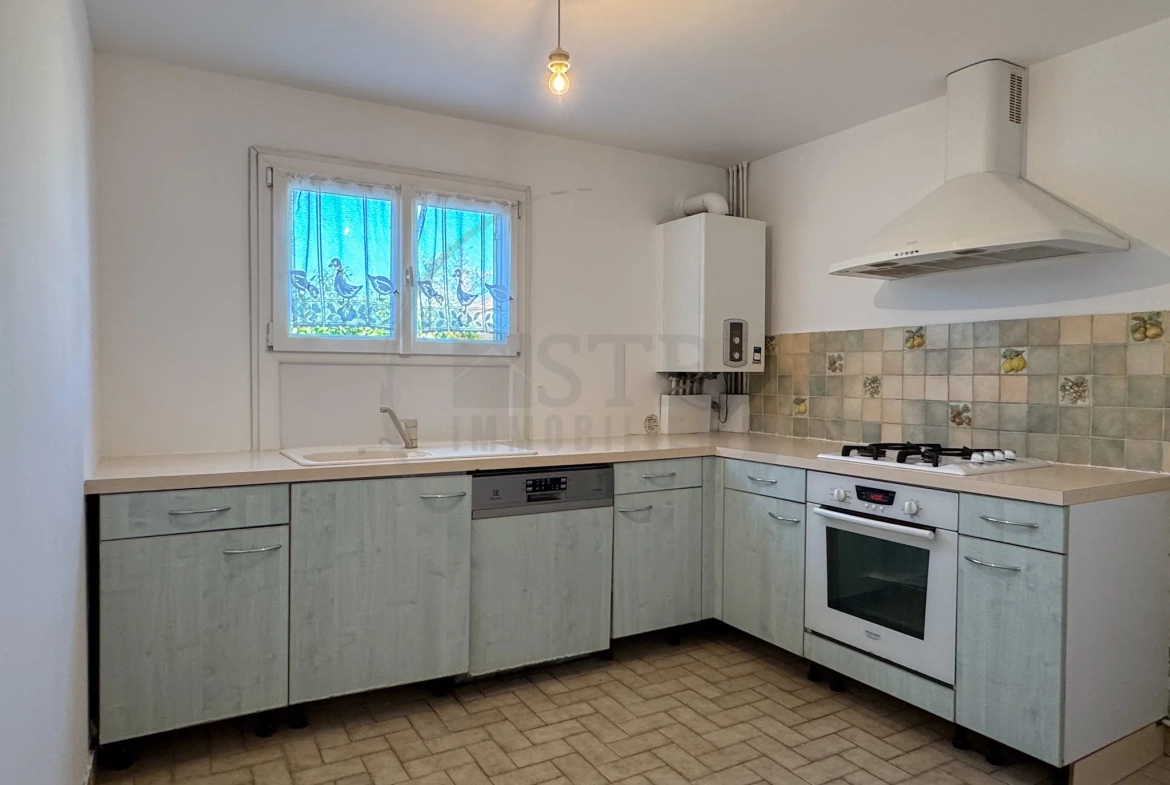 Maison mitoyenne de 89m² avec garage à Privas, Ardèche, secteur calme 