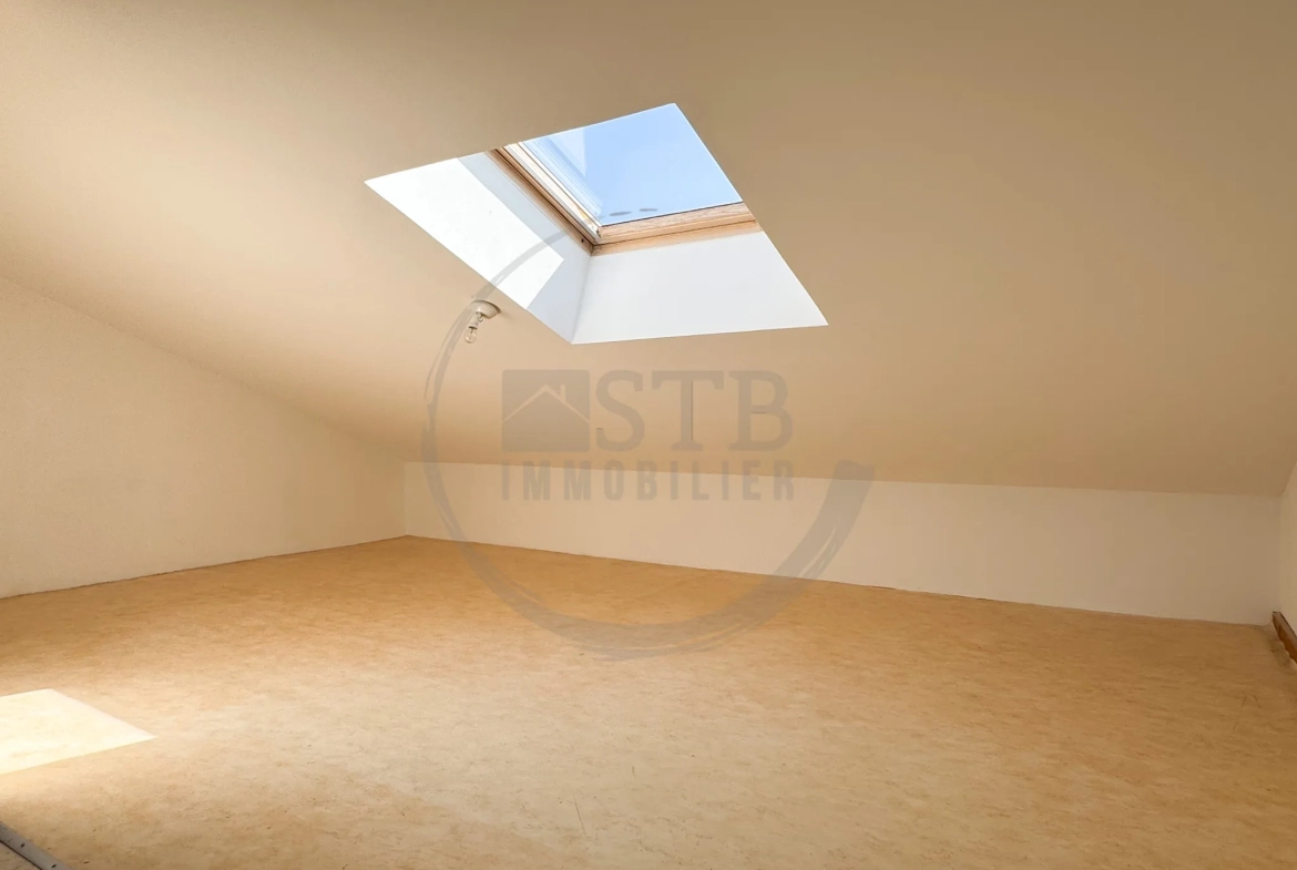 Maison mitoyenne de 89m² avec garage à Privas, Ardèche, secteur calme 