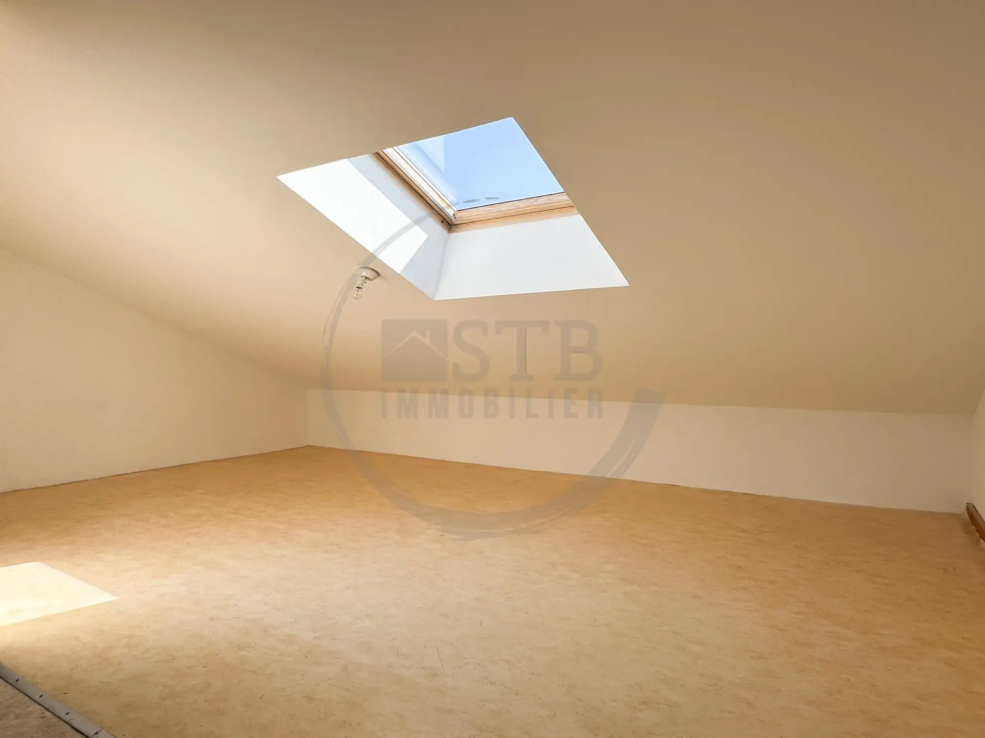 Maison mitoyenne de 89m² avec garage à Privas, Ardèche, secteur calme 