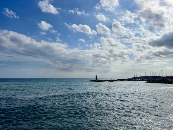 Studio en front de mer à Menton Garavan – Appartement loué, proche mer
