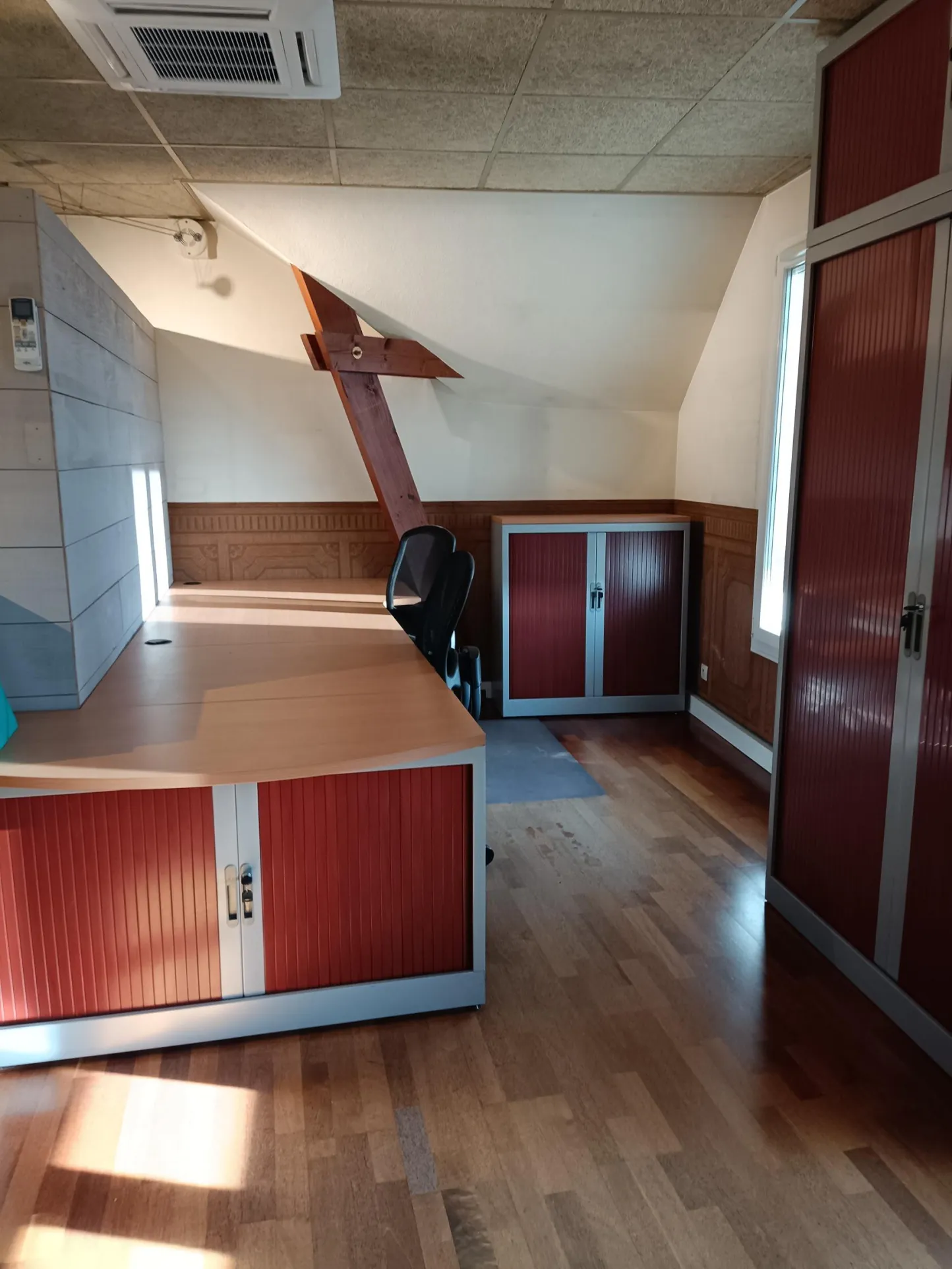Local professionnel de 53 m² en centre-ville de Vierzon avec parking et ascenseur 
