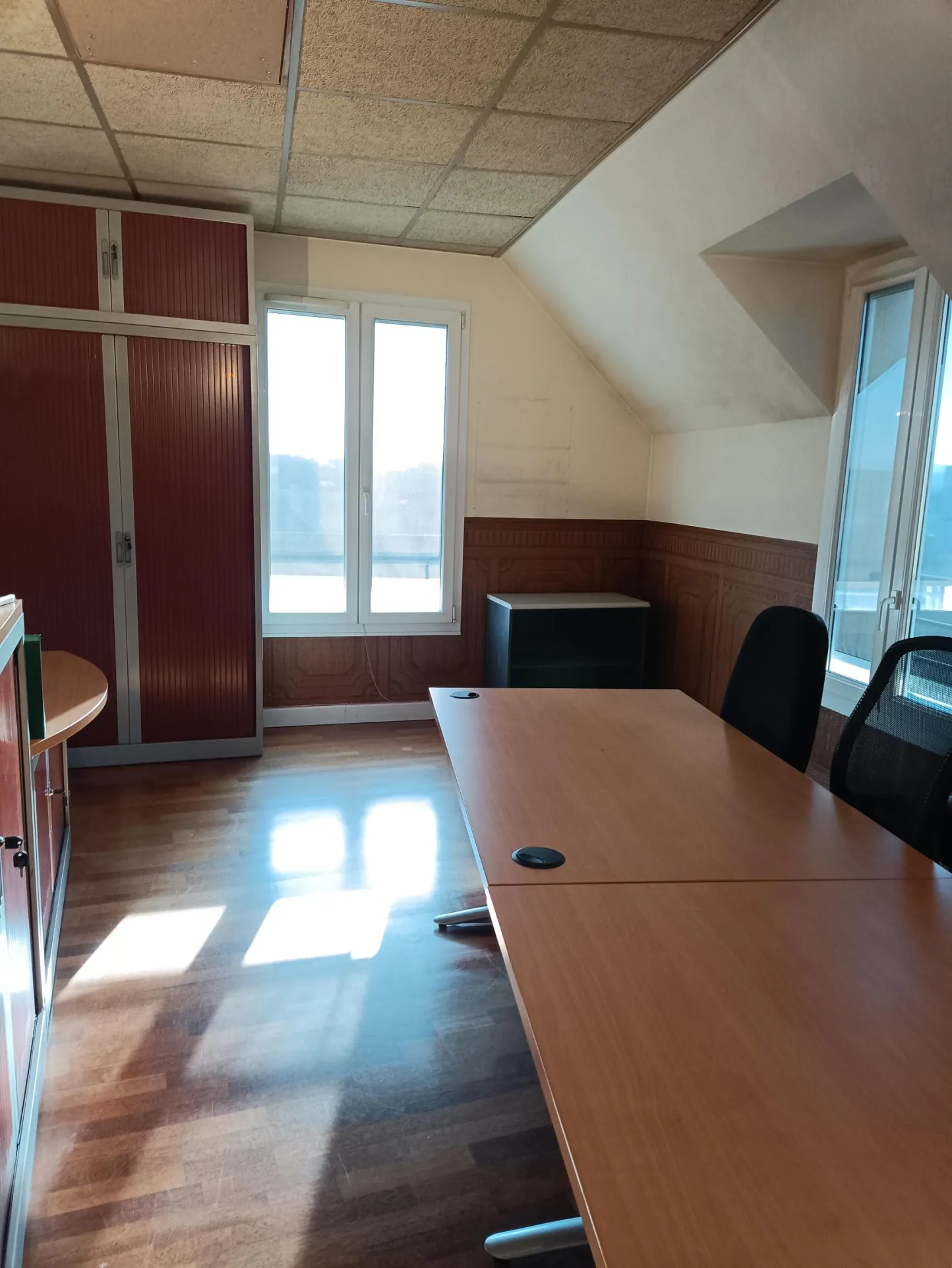 Local professionnel de 53 m² en centre-ville de Vierzon avec parking et ascenseur 