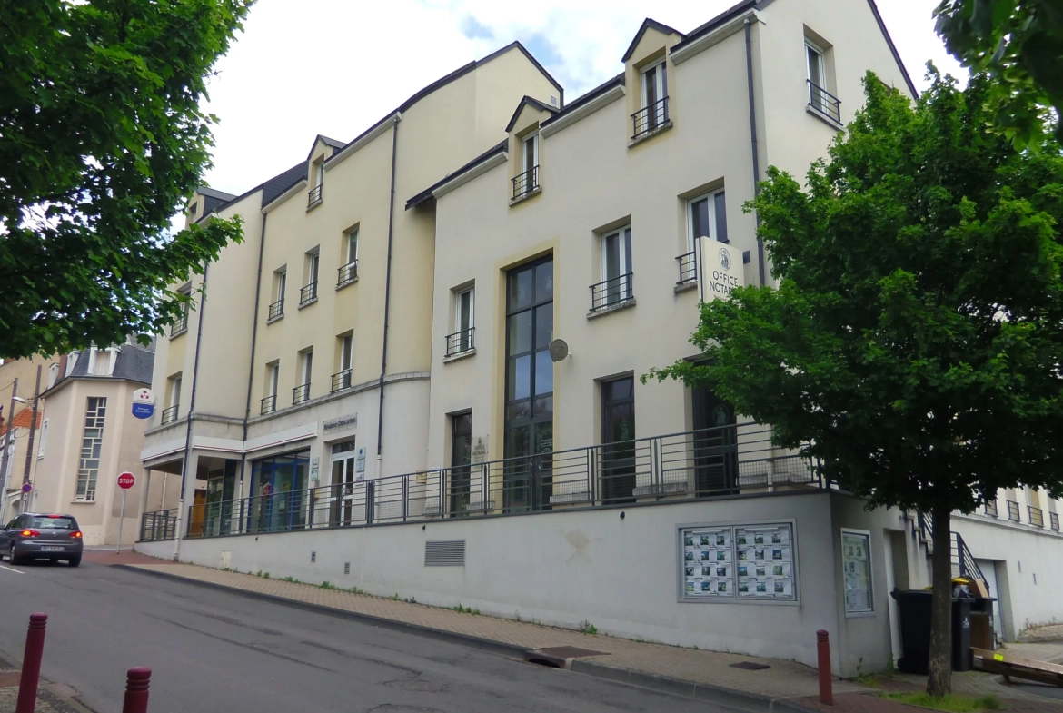 Local professionnel de 53 m² en centre-ville de Vierzon avec parking et ascenseur 