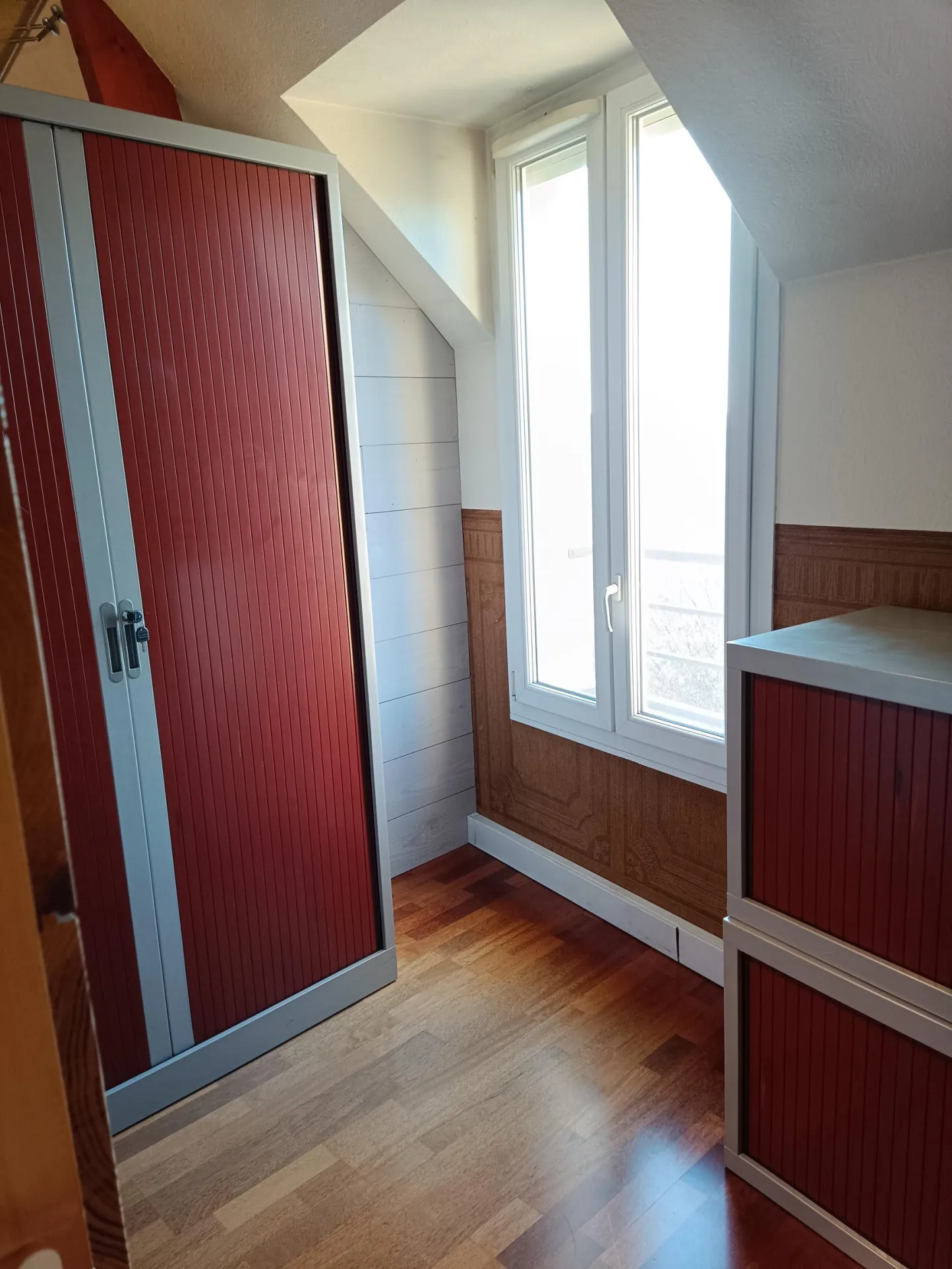 Local professionnel de 53 m² en centre-ville de Vierzon avec parking et ascenseur 
