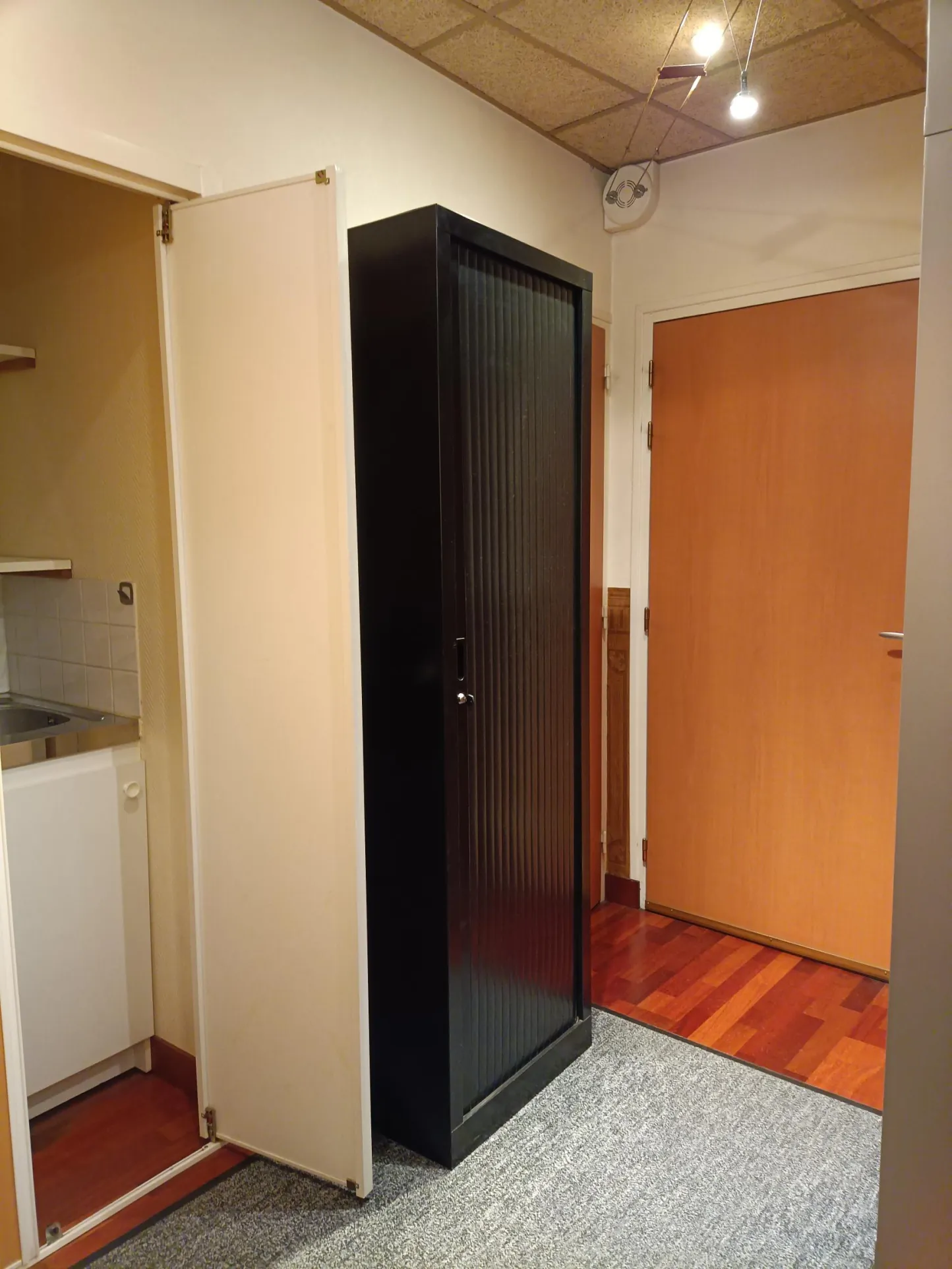 Local professionnel de 53 m² en centre-ville de Vierzon avec parking et ascenseur 