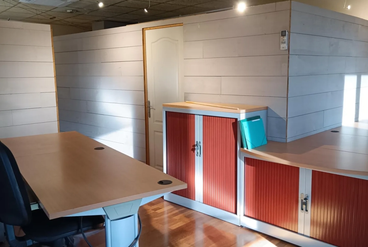 Local professionnel de 53 m² en centre-ville de Vierzon avec parking et ascenseur 