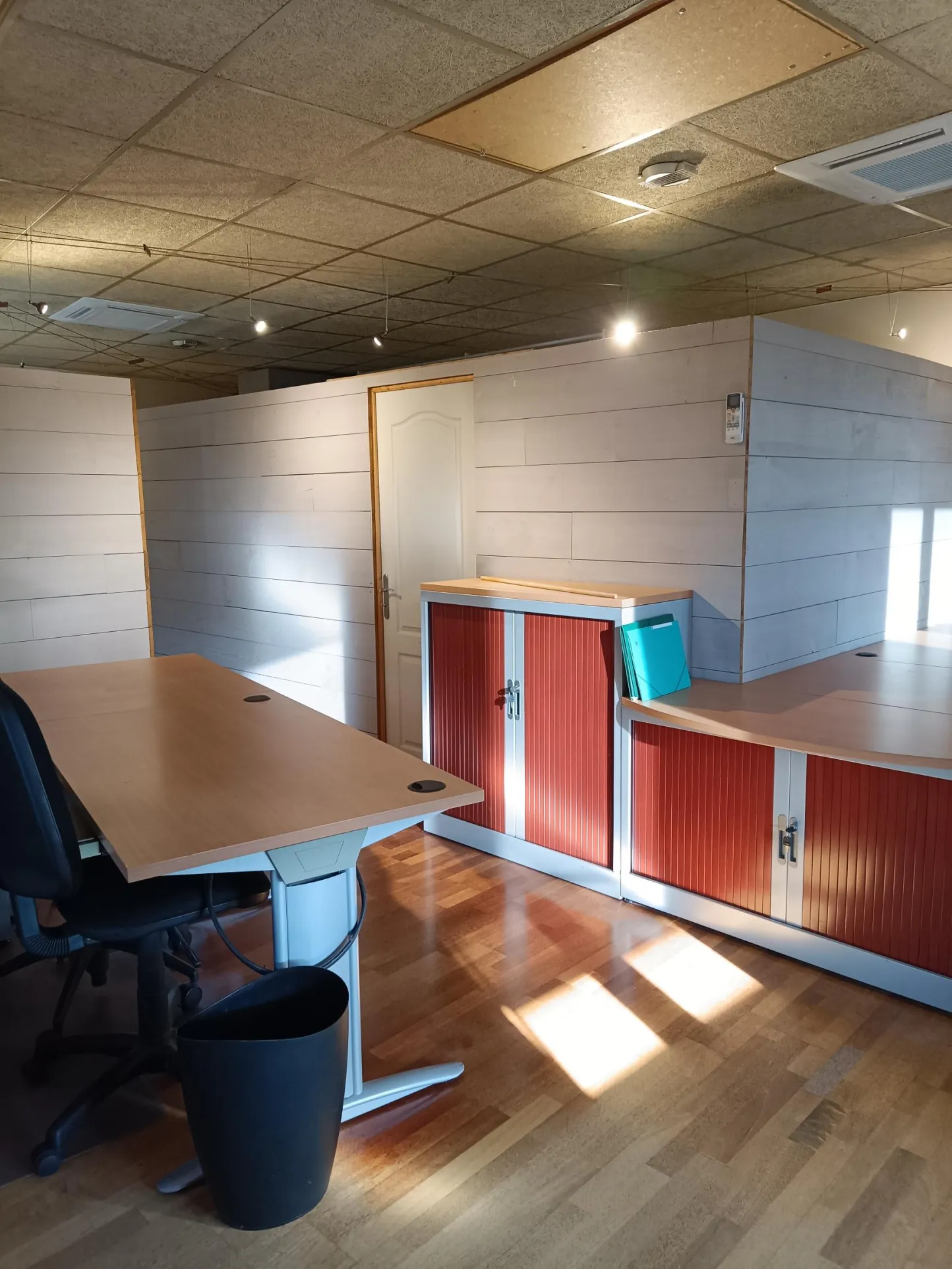 Local professionnel de 53 m² en centre-ville de Vierzon avec parking et ascenseur 
