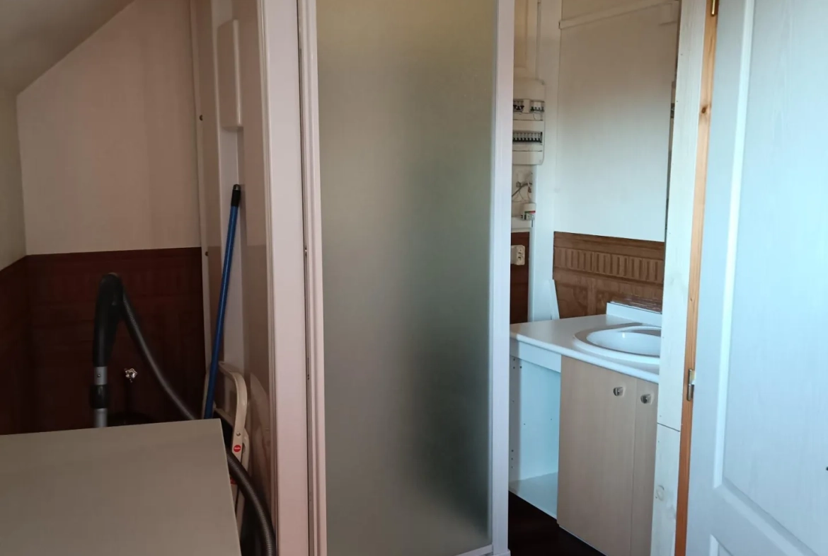 Local professionnel de 53 m² en centre-ville de Vierzon avec parking et ascenseur 