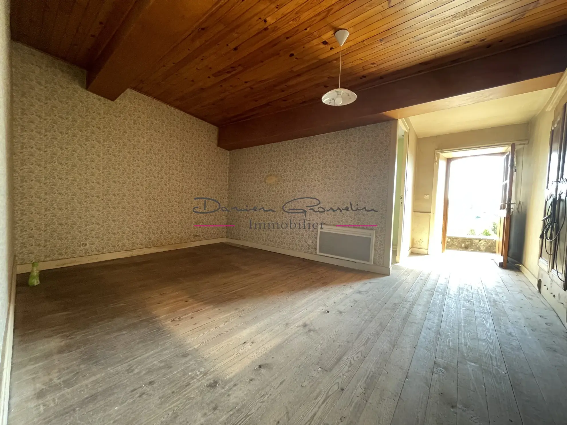 Maison de village à Thizy avec jardin et garage - Opportunité à rénover 
