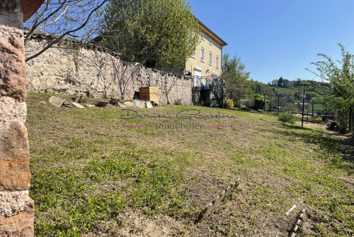 Maison de village à Thizy avec jardin et garage - Opportunité à rénover 