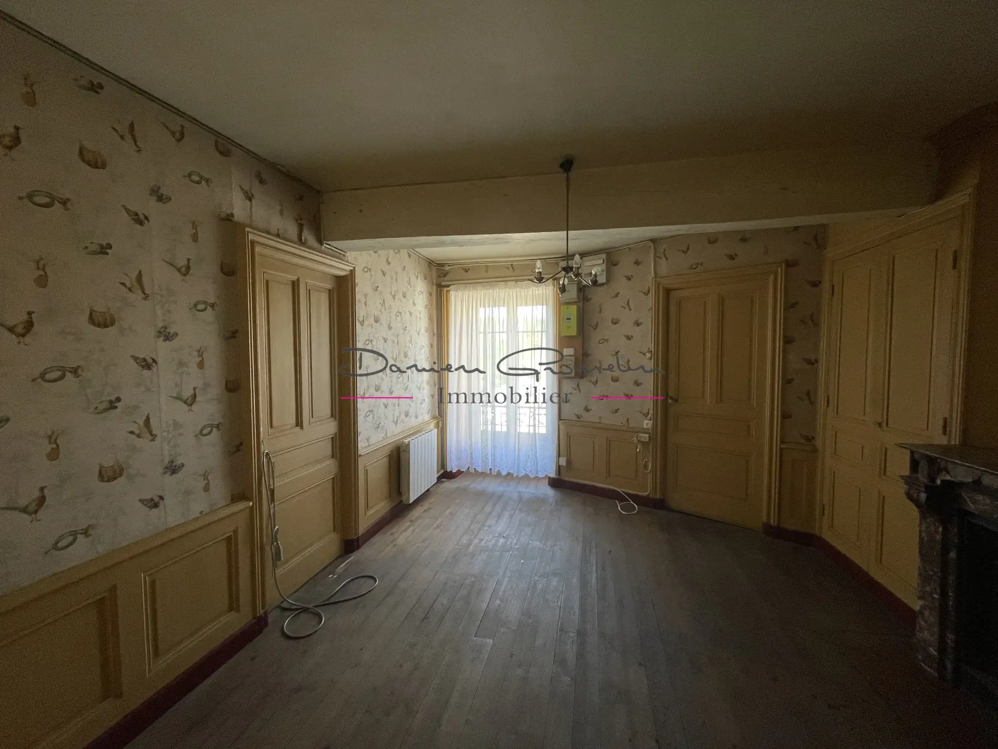 Maison de village à Thizy avec jardin et garage - Opportunité à rénover 