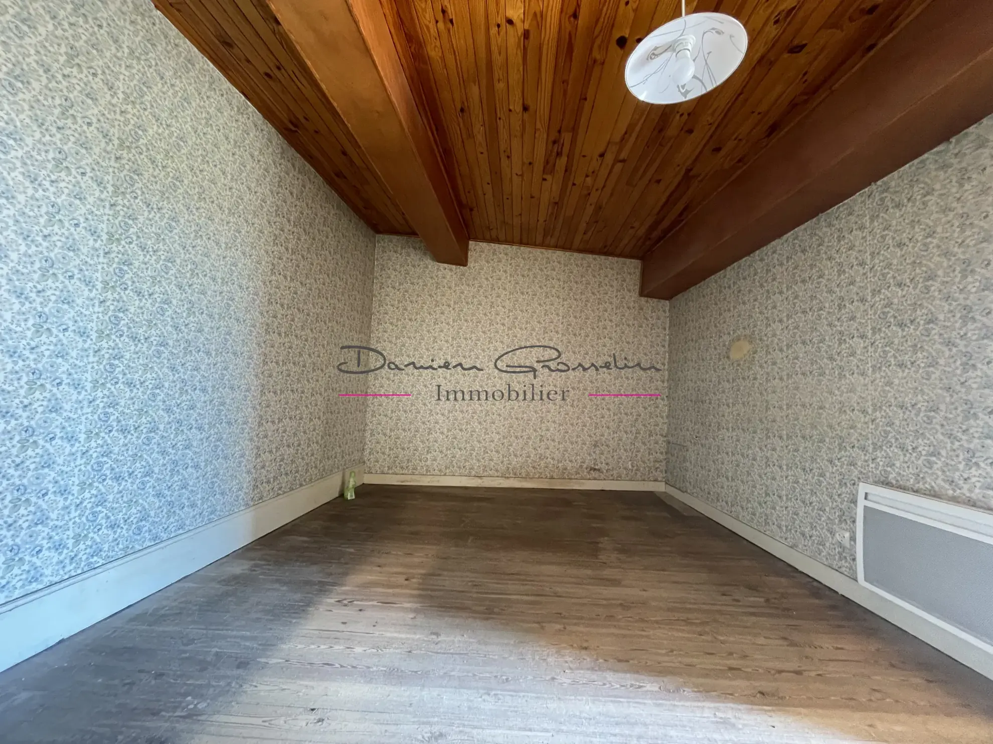 Maison de village à Thizy avec jardin et garage - Opportunité à rénover 