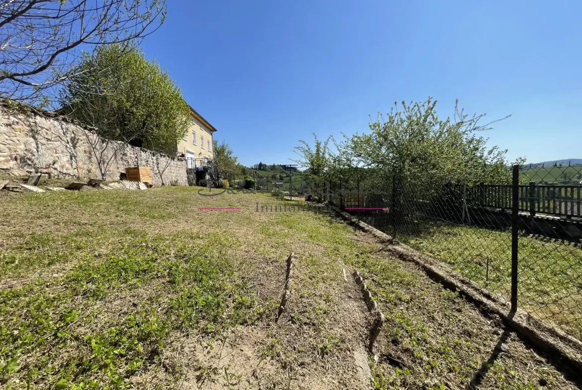 Maison de village à Thizy avec jardin et garage - Opportunité à rénover 