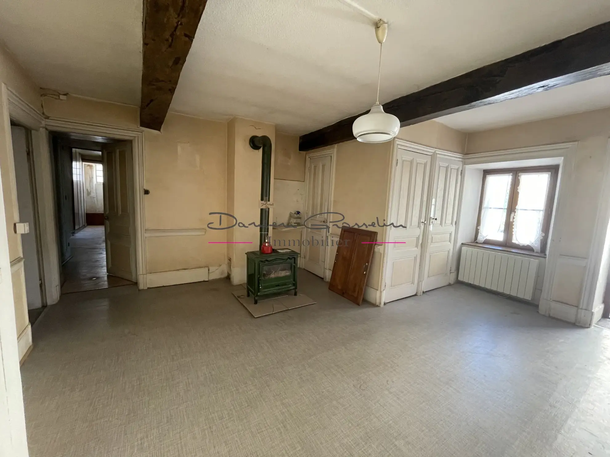 Maison de village à Thizy avec jardin et garage - Opportunité à rénover 