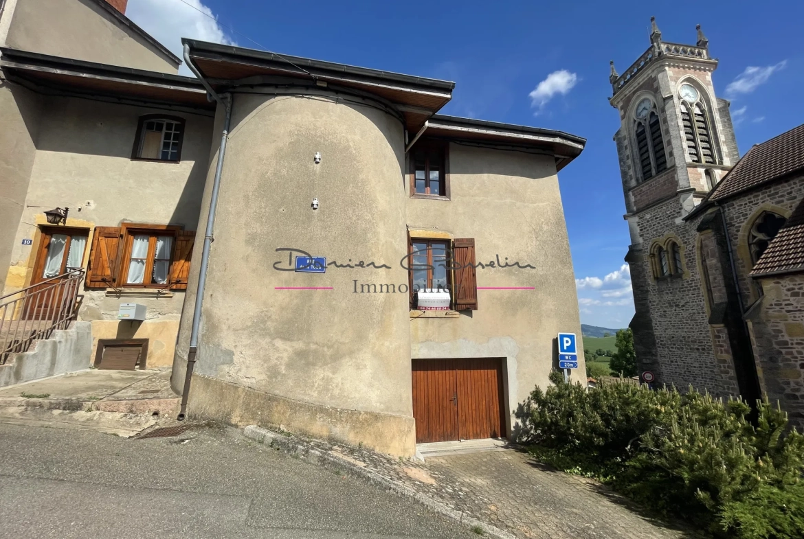 Maison de village à Thizy avec jardin et garage - Opportunité à rénover 
