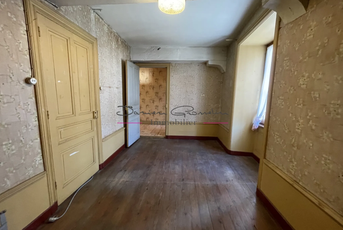 Maison de village à Thizy avec jardin et garage - Opportunité à rénover 