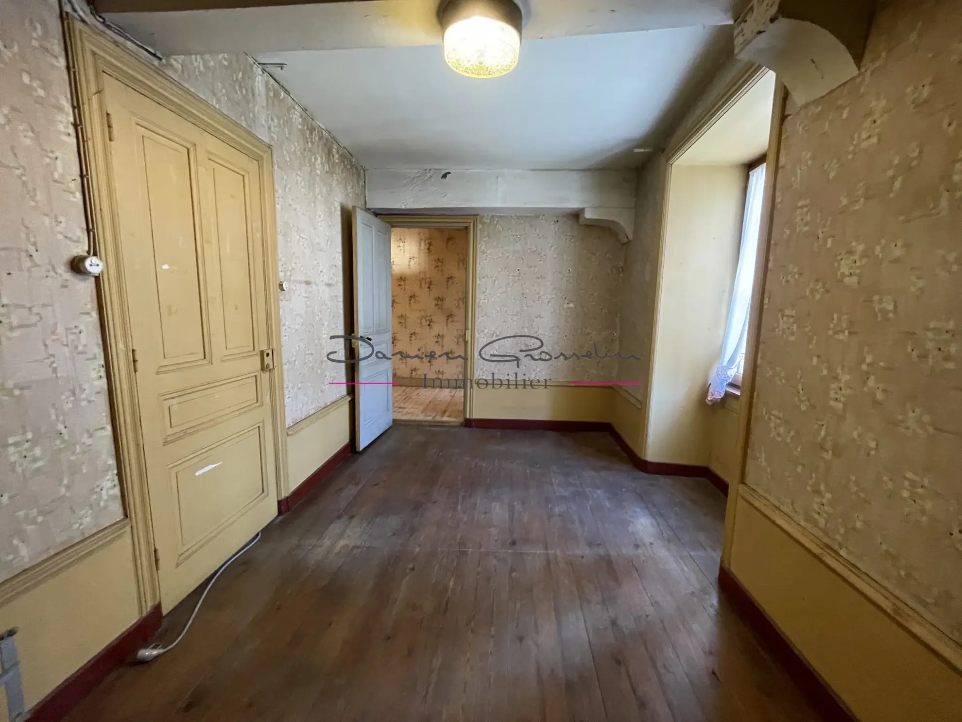 Maison de village à Thizy avec jardin et garage - Opportunité à rénover 