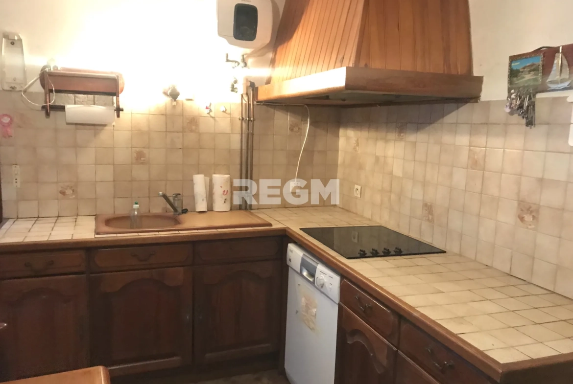 Maison ancienne à vendre à Milly-la-Forêt, proche du marché, avec cour et grenier aménageable 
