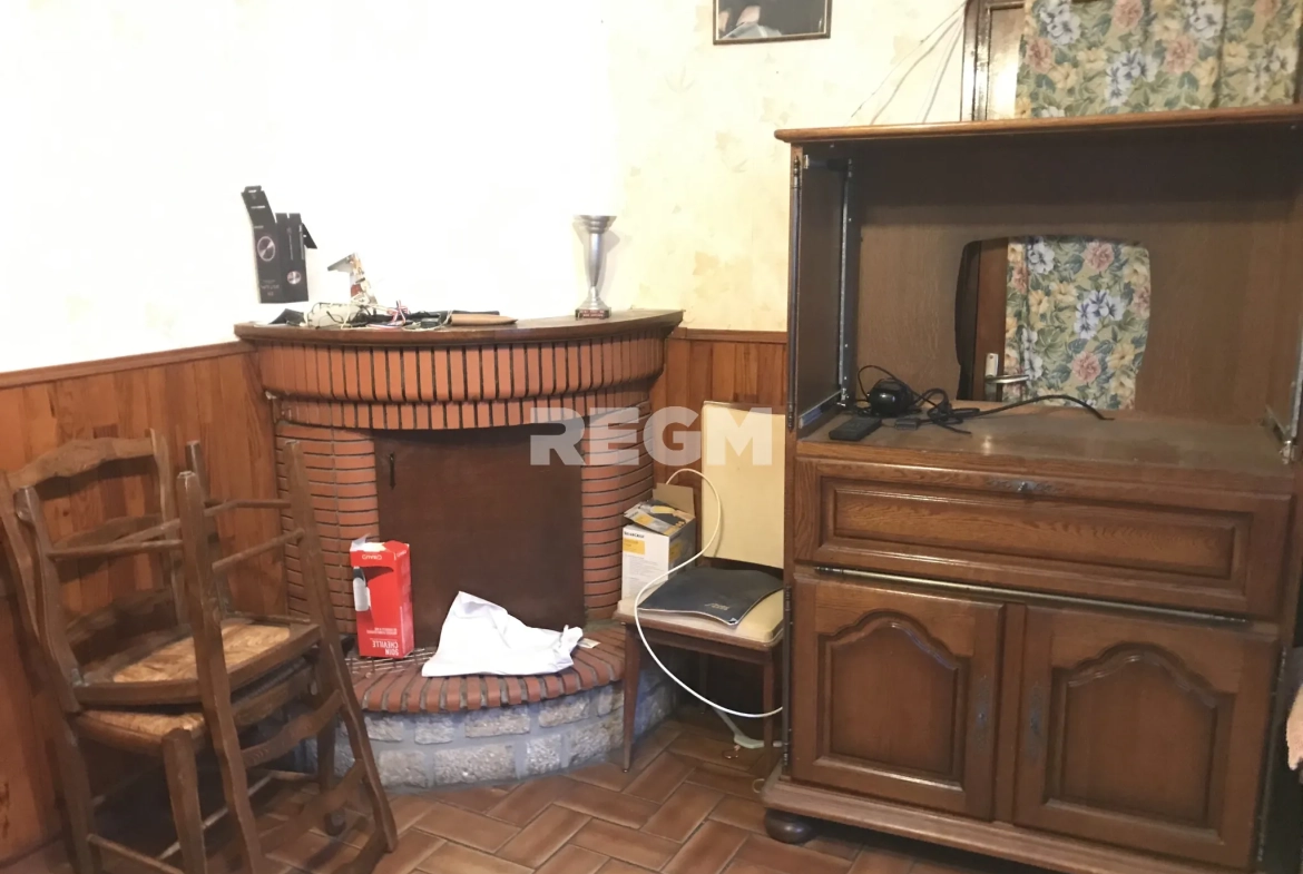 Maison ancienne à vendre à Milly-la-Forêt, proche du marché, avec cour et grenier aménageable 