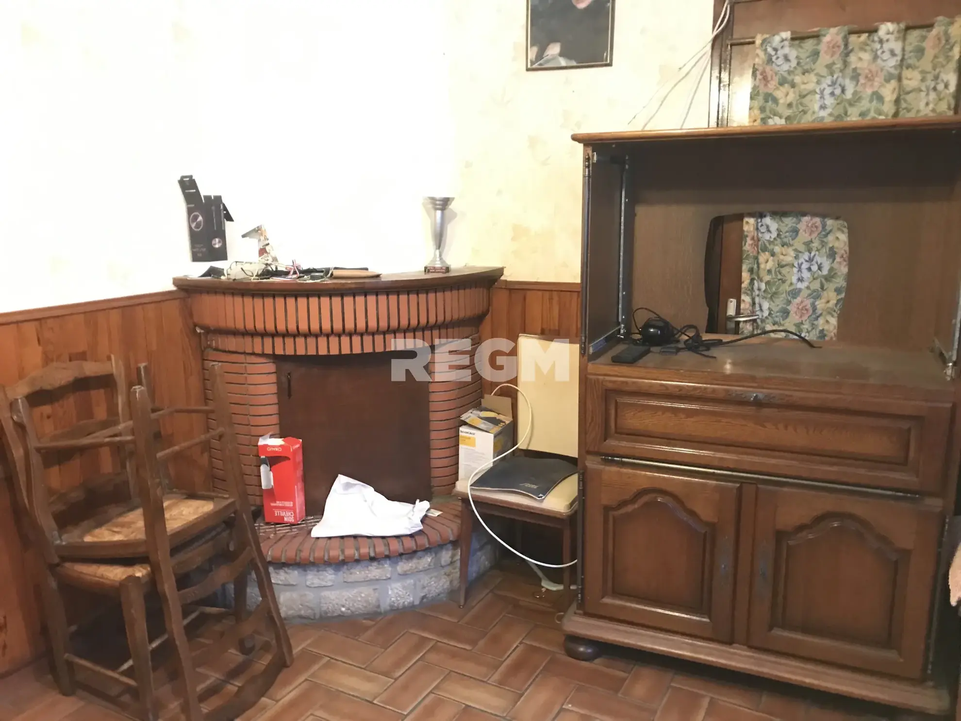 Maison ancienne à vendre à Milly-la-Forêt, proche du marché, avec cour et grenier aménageable 