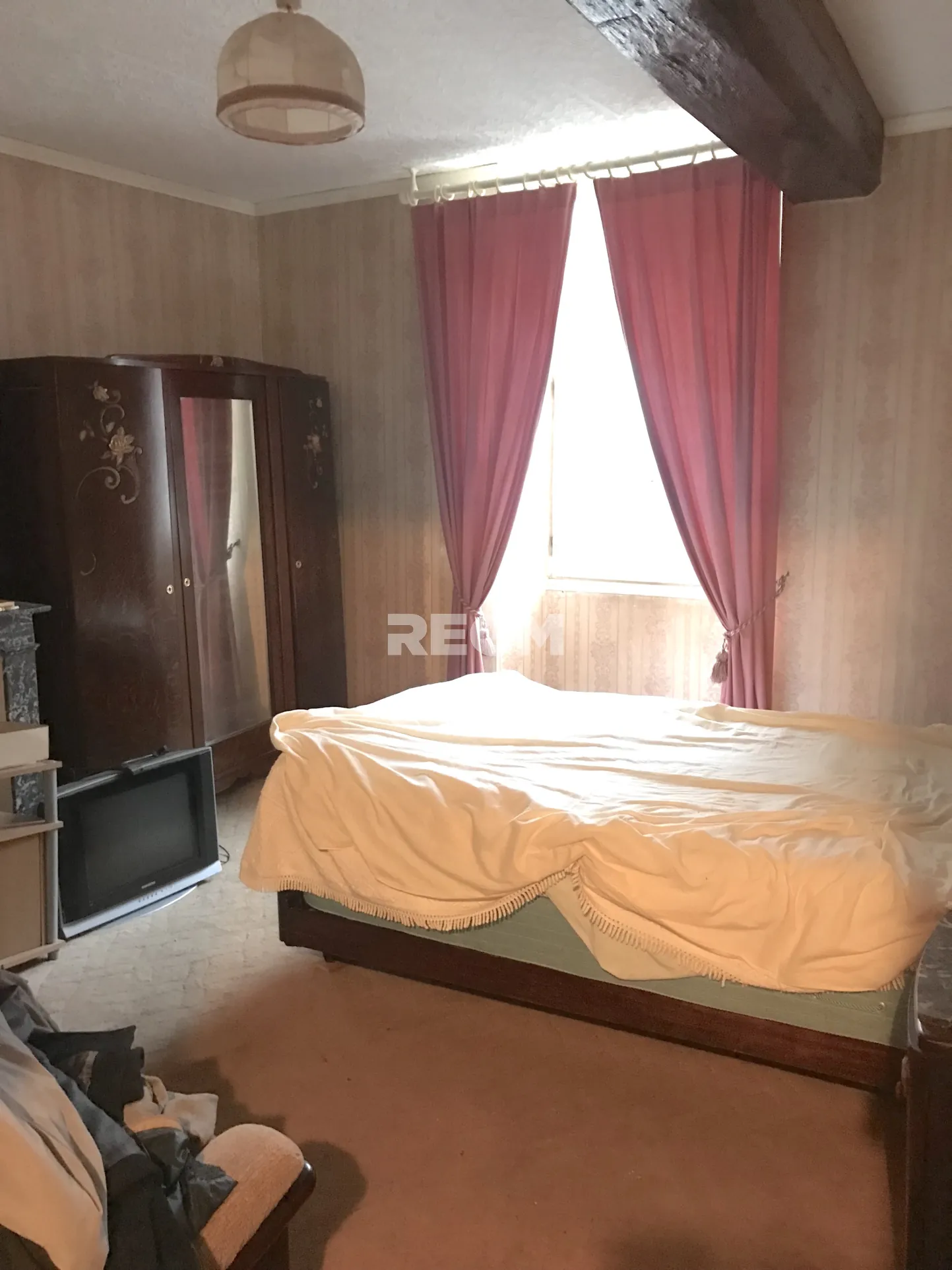 Maison ancienne à vendre à Milly-la-Forêt, proche du marché, avec cour et grenier aménageable 