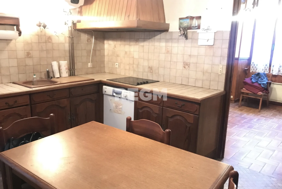 Maison ancienne à vendre à Milly-la-Forêt, proche du marché, avec cour et grenier aménageable 