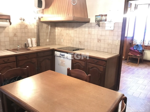 Maison ancienne à vendre à Milly-la-Forêt, proche du marché, avec cour et grenier aménageable