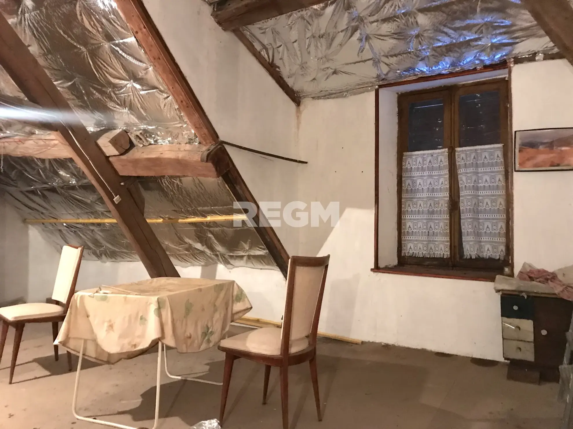 Maison ancienne à vendre à Milly-la-Forêt, proche du marché, avec cour et grenier aménageable 