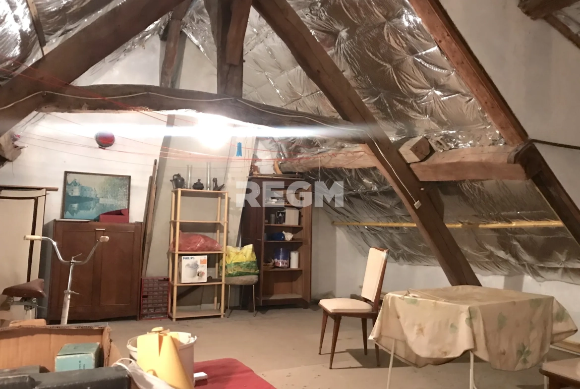 Maison ancienne à vendre à Milly-la-Forêt, proche du marché, avec cour et grenier aménageable 