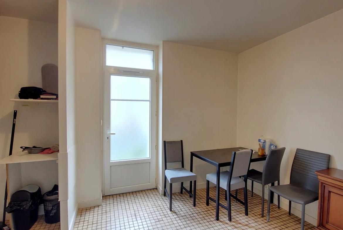 Appartement T2 loué de 29,5 m² à Nantes quartier République avec cour 