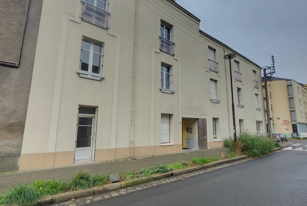 Appartement T2 loué de 29,5 m² à Nantes quartier République avec cour 