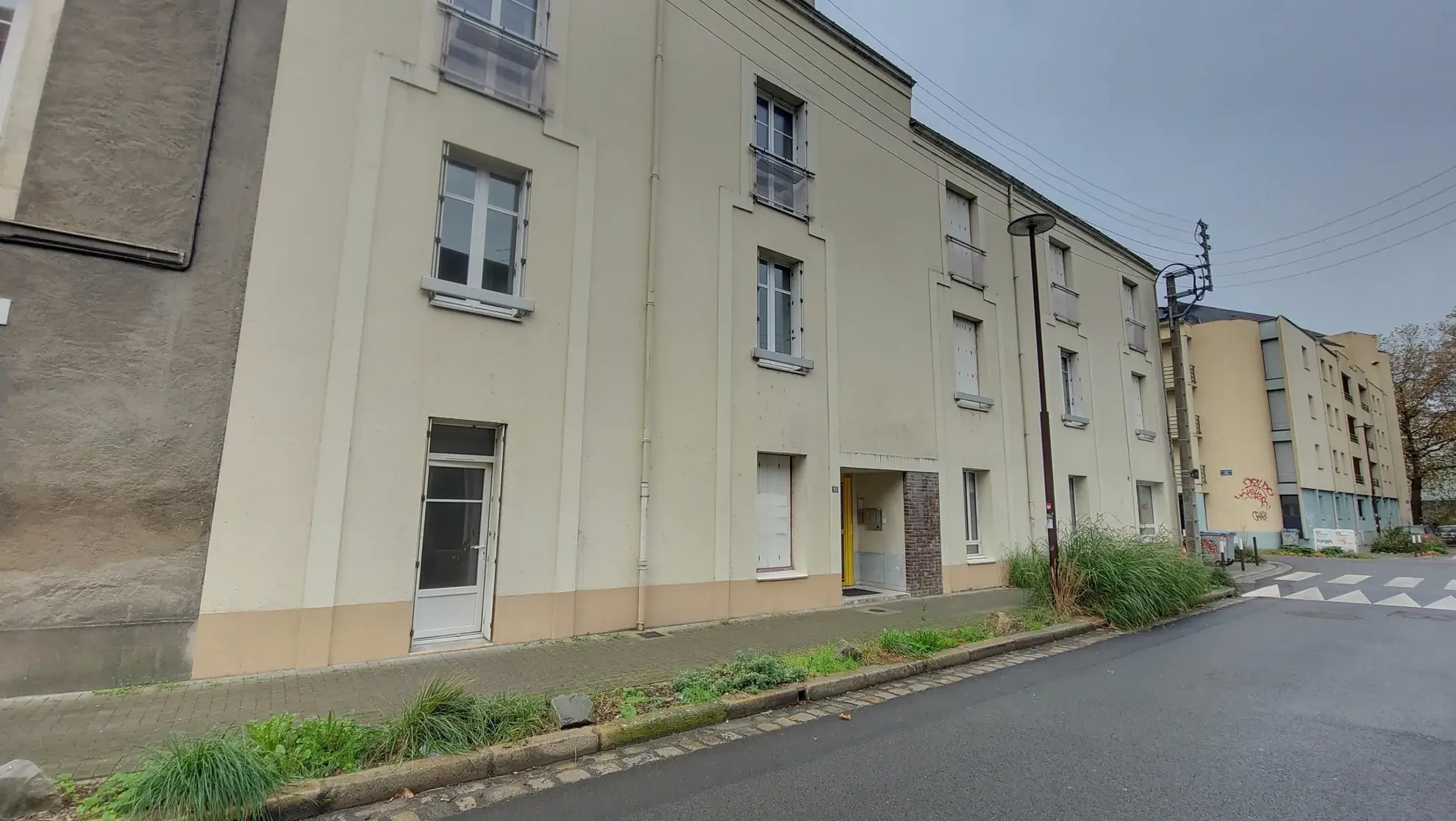 Appartement T2 loué de 29,5 m² à Nantes quartier République avec cour 