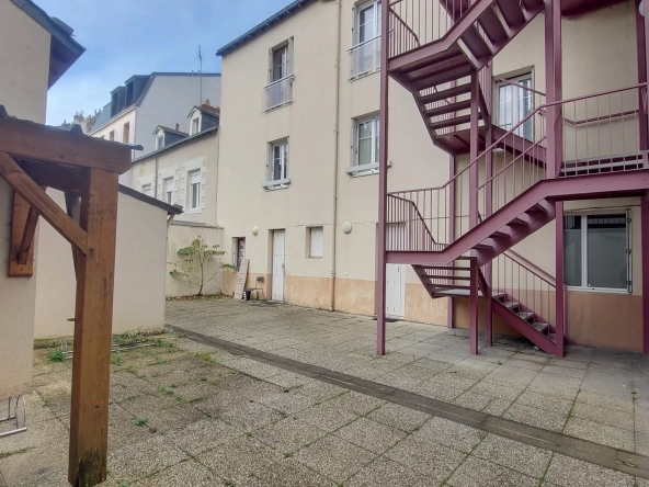 Appartement T2 loué de 29,5 m² à Nantes quartier République avec cour