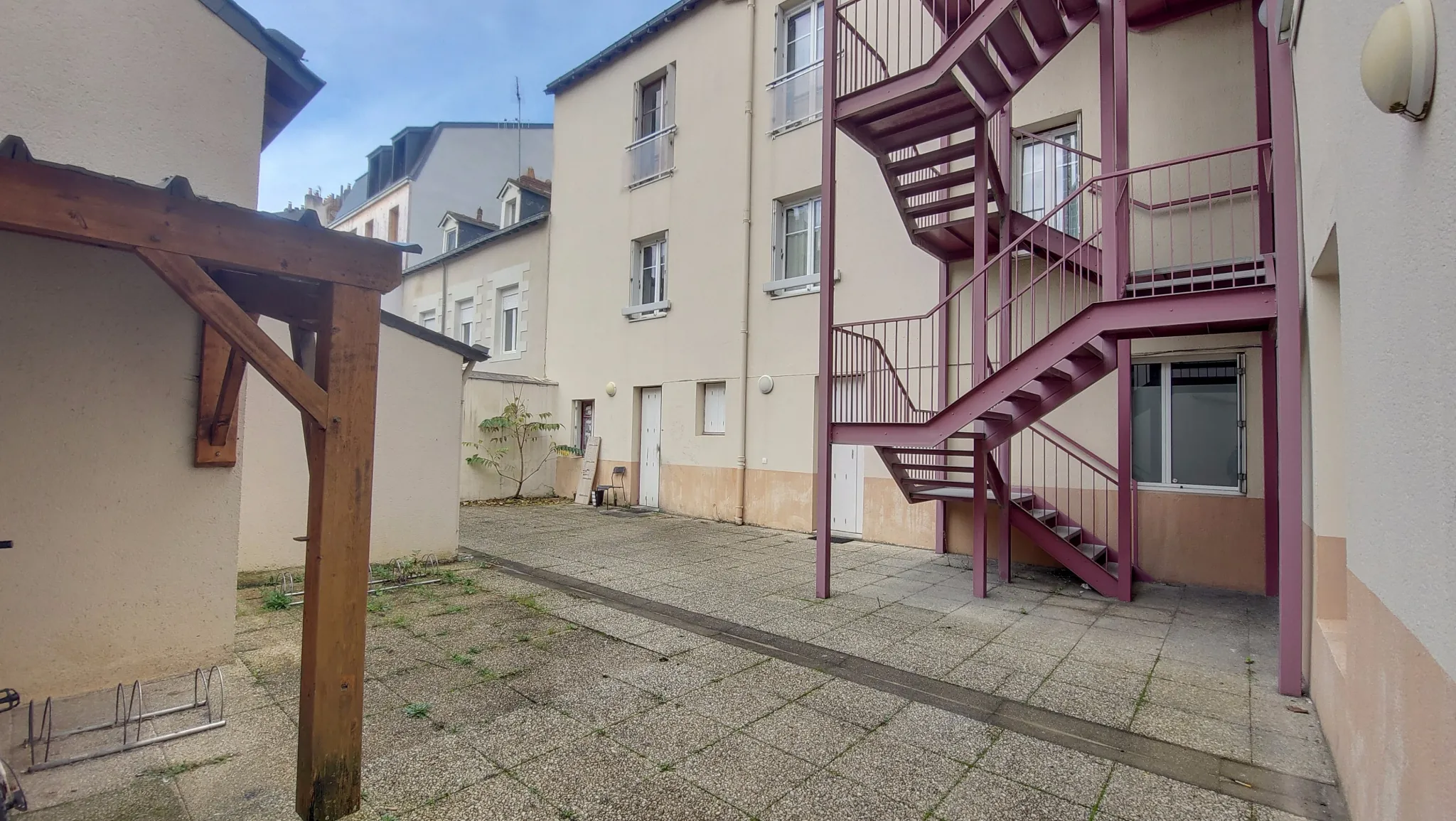Appartement T2 loué de 29,5 m² à Nantes quartier République avec cour 