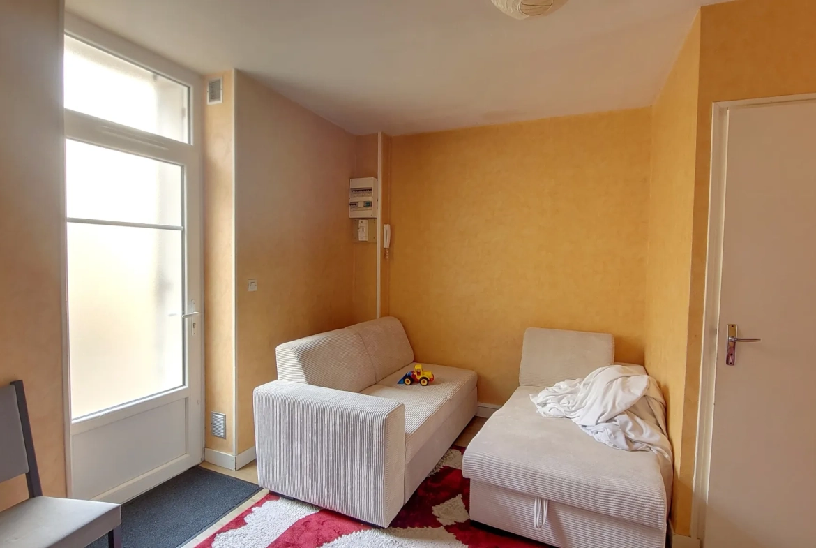Appartement T2 loué de 29,5 m² à Nantes quartier République avec cour 