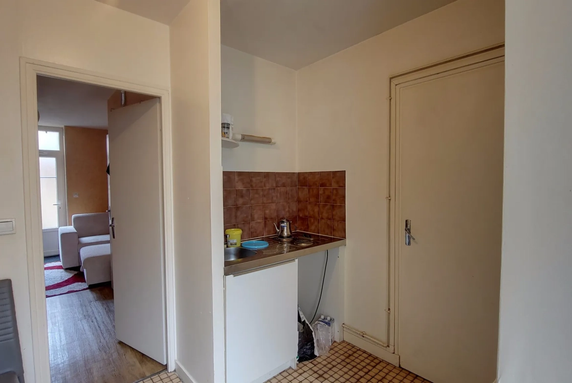 Appartement T2 loué de 29,5 m² à Nantes quartier République avec cour 