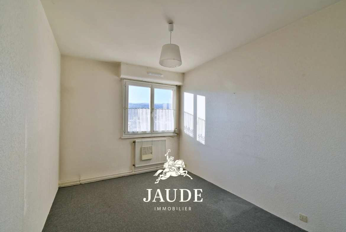 Appartement F6 de 106m² avec parking et Vue sur le Puy de Dôme à Clermont-Ferrand 