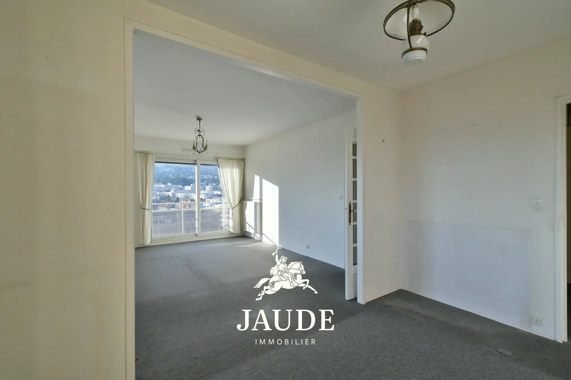Appartement F6 de 106m² avec parking et Vue sur le Puy de Dôme à Clermont-Ferrand 