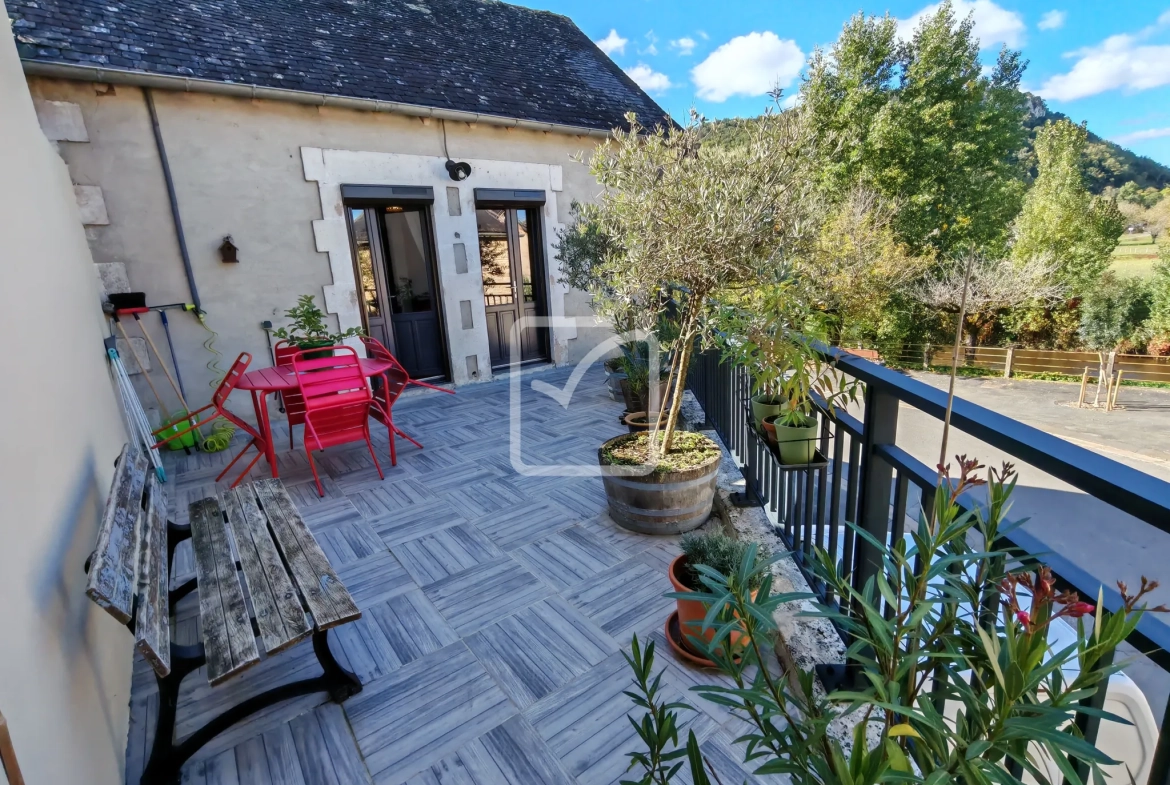 Belle maison de village rénovée avec terrasse en Dordogne 