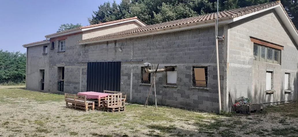 Maison de 260 m² avec dépendance et garage à La Réole - 4034 m² 