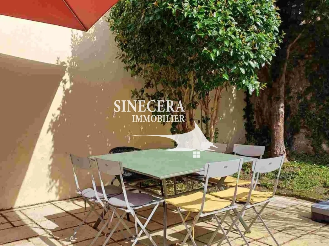 Maison de ville de 90m² à Ribérac avec jardin et commodités proches 