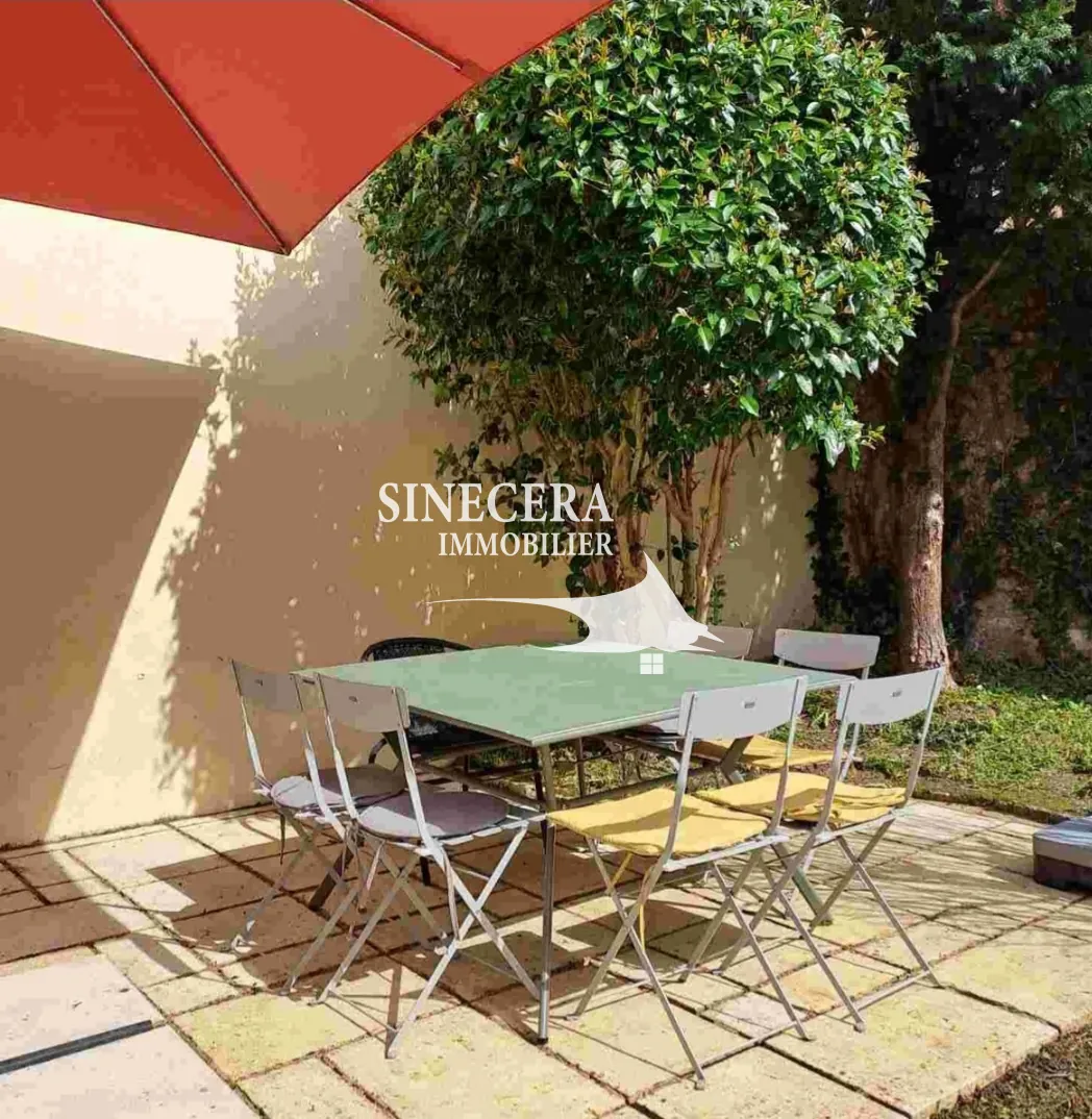 Maison de ville de 90m² à Ribérac avec jardin et commodités proches 