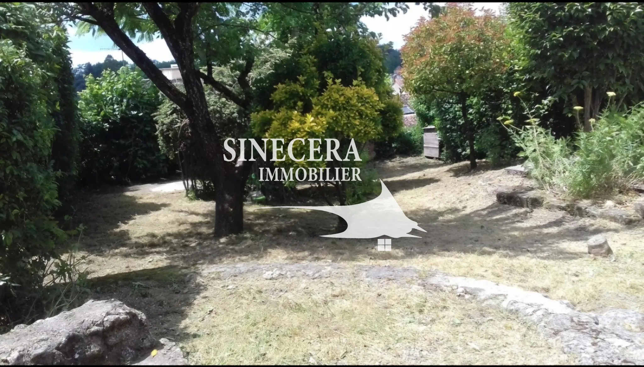 Maison de ville de 90m² à Ribérac avec jardin et commodités proches 