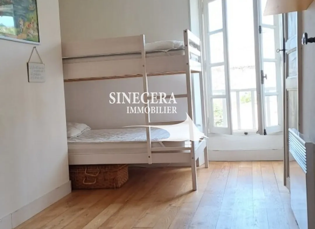 Maison de ville de 90m² à Ribérac avec jardin et commodités proches 