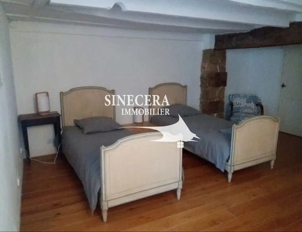 Maison de ville de 90m² à Ribérac avec jardin et commodités proches 