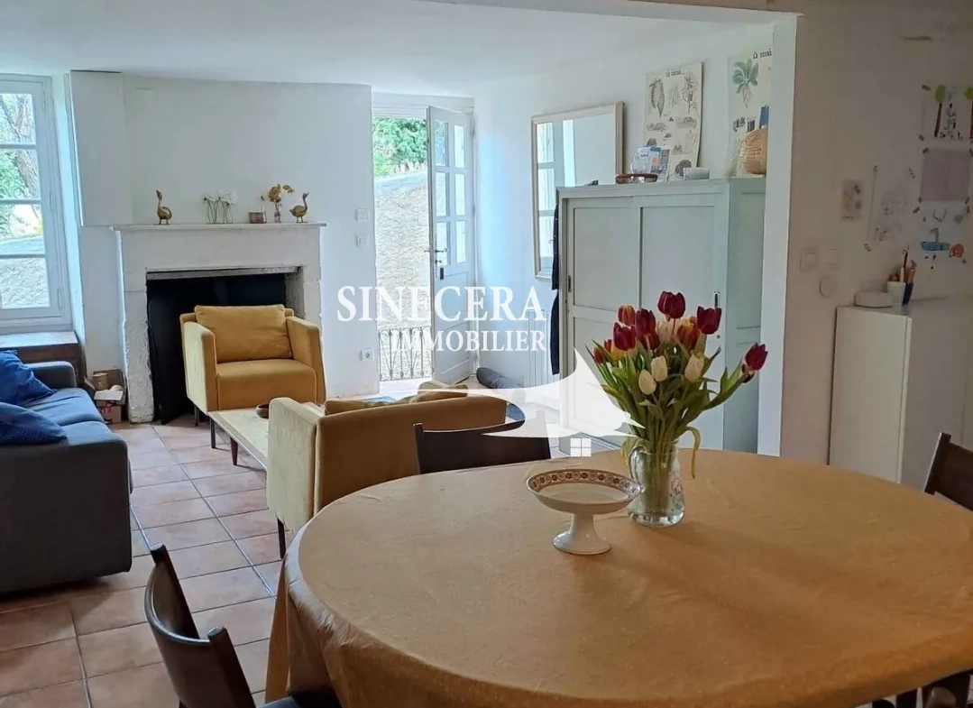 Maison de ville de 90m² à Ribérac avec jardin et commodités proches 